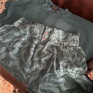 Madewell shorts / Banana Republic Teal Knit Top